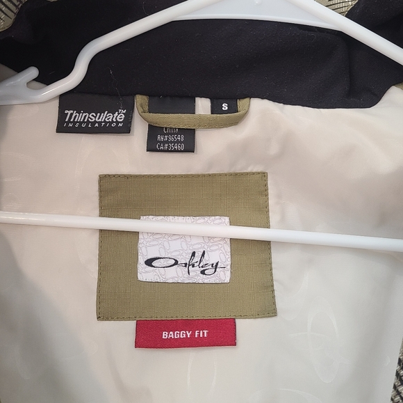 Snowboarding/skiing jacket - Picture 14 of 16